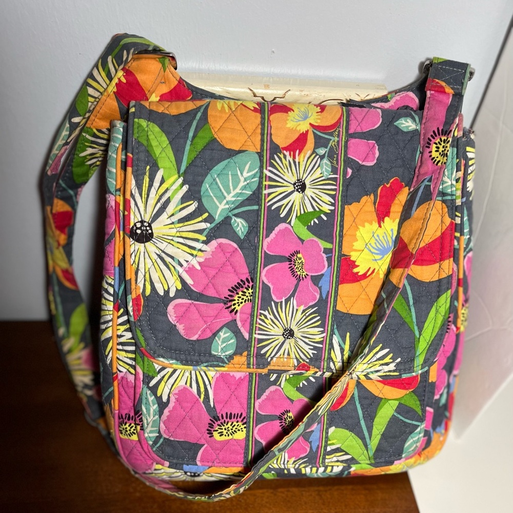Vera Bradley Floral Crossbody Red Yellow Orange Green Blue Several Compartments